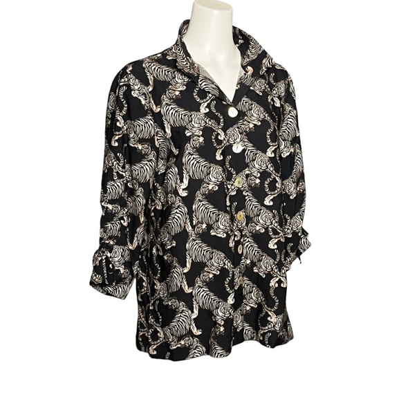 John Mark Tiger Print Wire Collar Cinch Tie Sleeve Button Front Black Top Size M - Picture 4 of 10